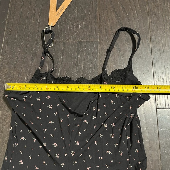 BNWT SKIMS Fits Everybody LaceSlip Dress in Onyx Rosebud Size Large super cute - Picture 4 of 7